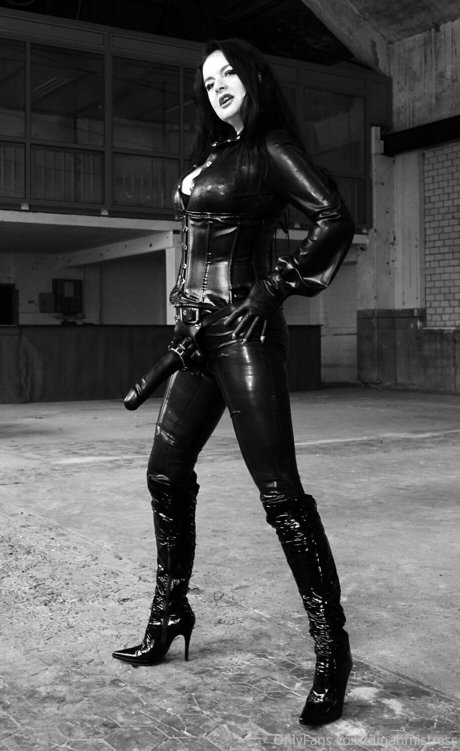 Dominatrix Dinah star hd pictures