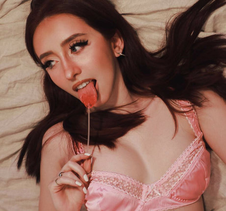 Hannah Urman model hd image