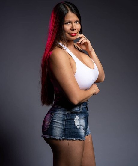 Eimeo naked pornstar img