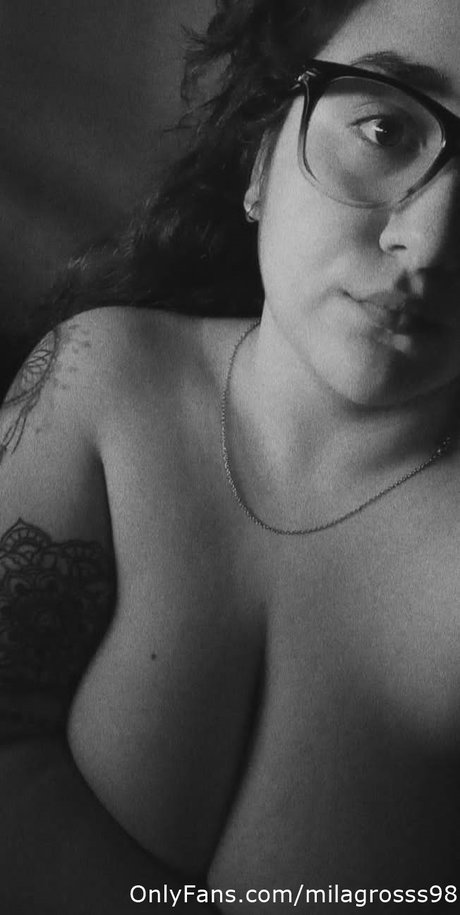 Mili pretty actress photo