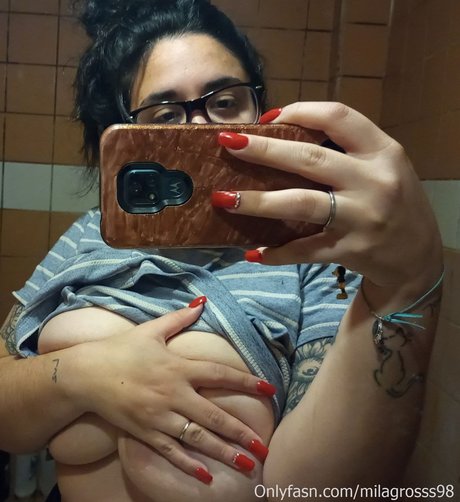 Mili hot star photos