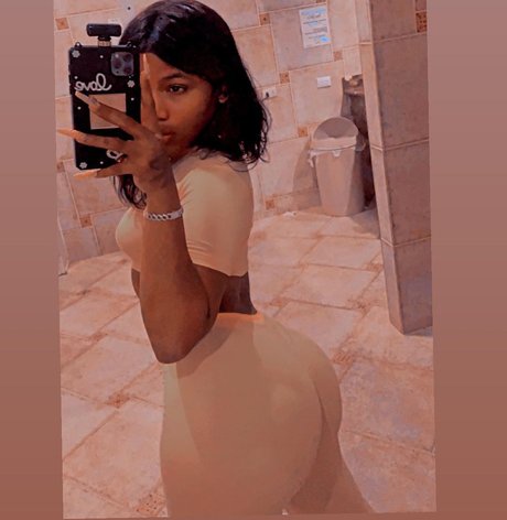 Sarabanks_ sexy pornstar photo