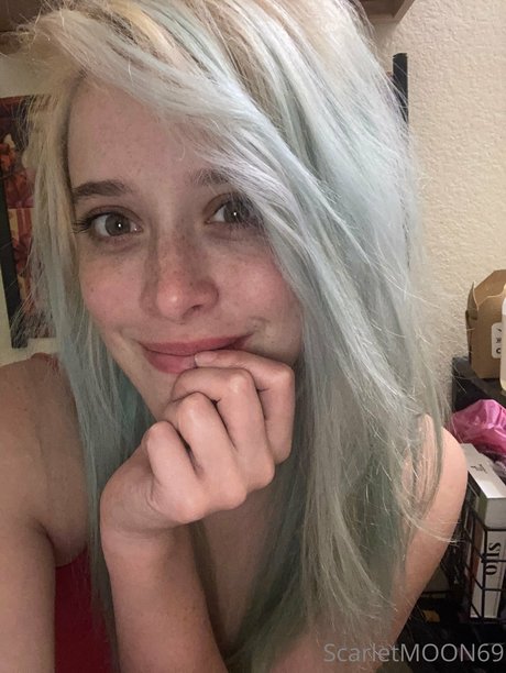 Scarlet Moon pornstar sexy galleries