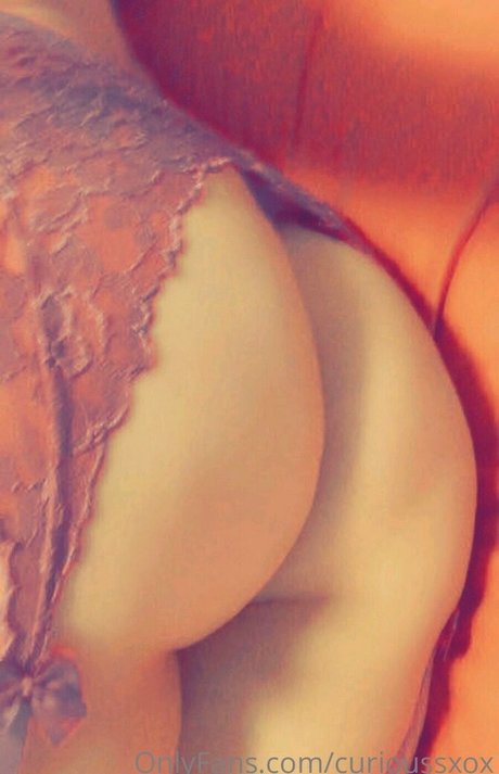 Curioussxox model naked image