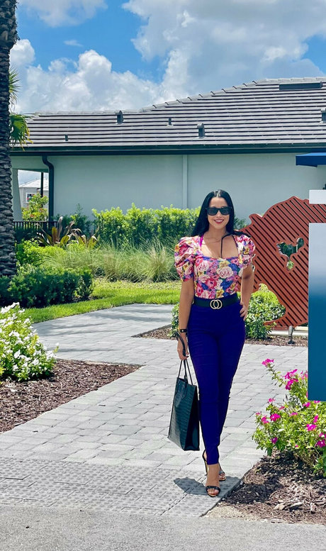 Abella Anderson star top picture