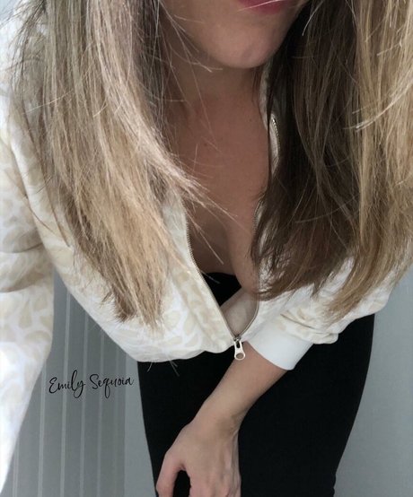 Emily Sequoia pornstar naked pictures