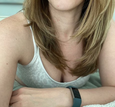 Emily Sequoia model sexy img