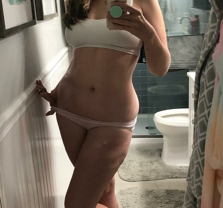 Emily Sequoia model erotic pics