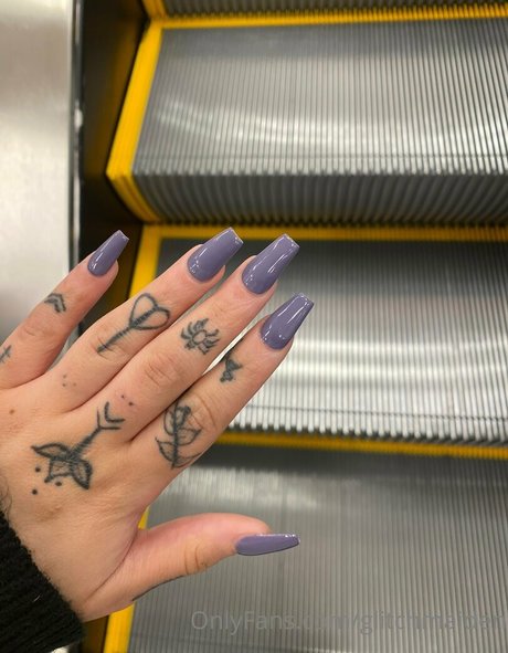 Glitchmaiden model naked image