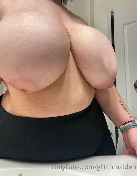 Glitchmaiden art star photo