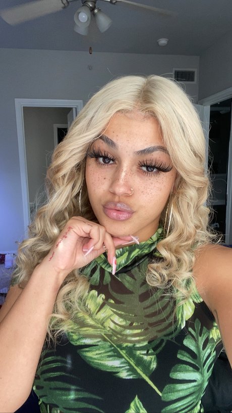 Ghana Mama model pic