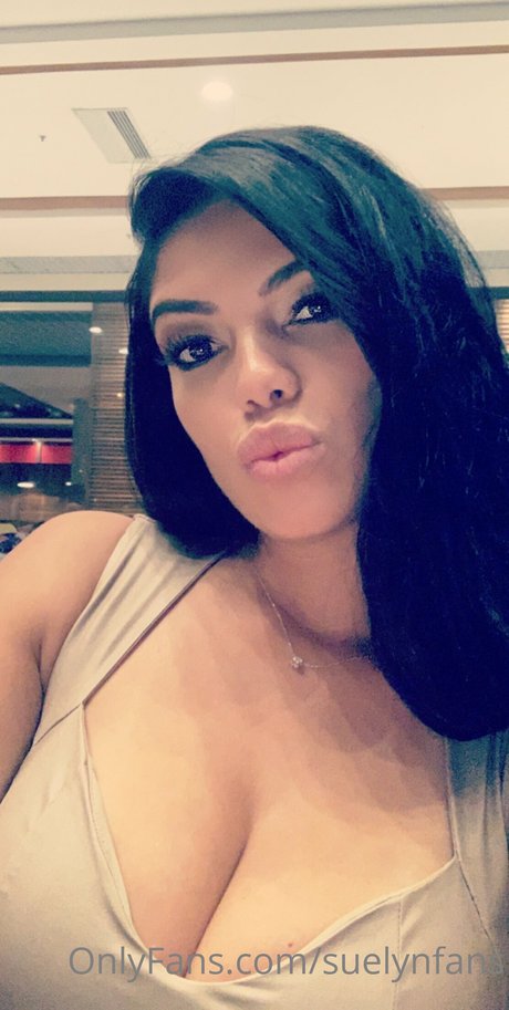 Suelyn Medeiros star hd picture