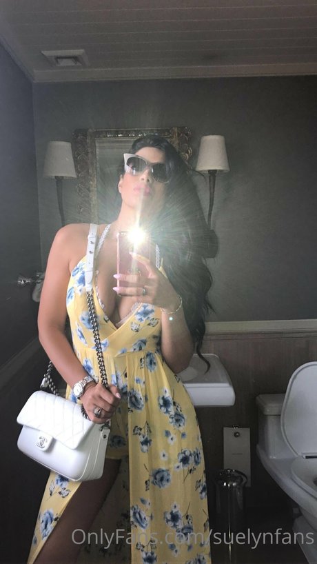 Suelyn Medeiros star exclusive photos