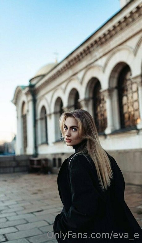 eva e art actress gallery