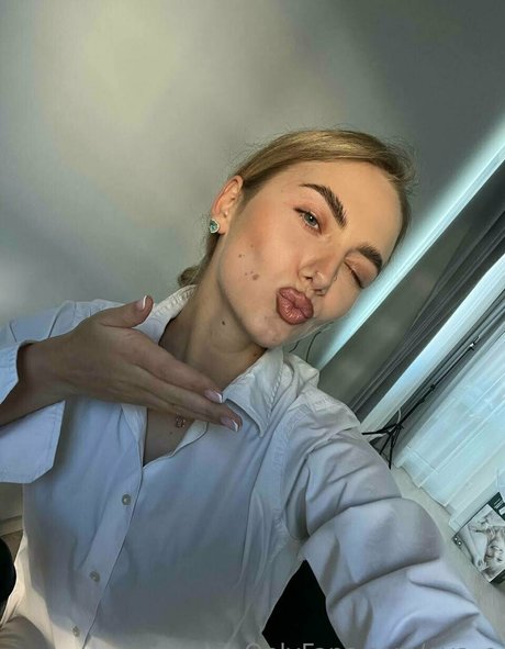 eva e sexy actress image