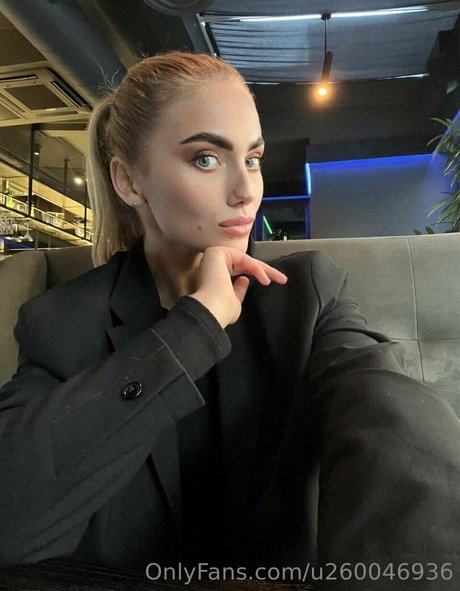 eva e star adult image