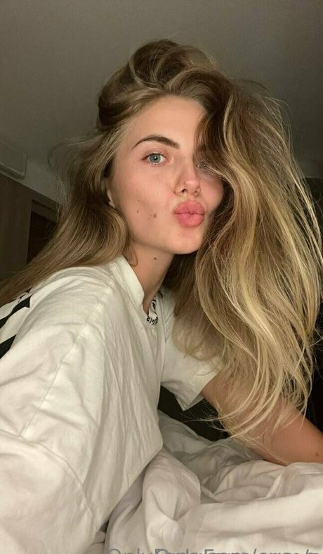 eva e free model picture