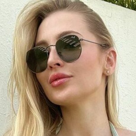 pricktease star sexy pictures