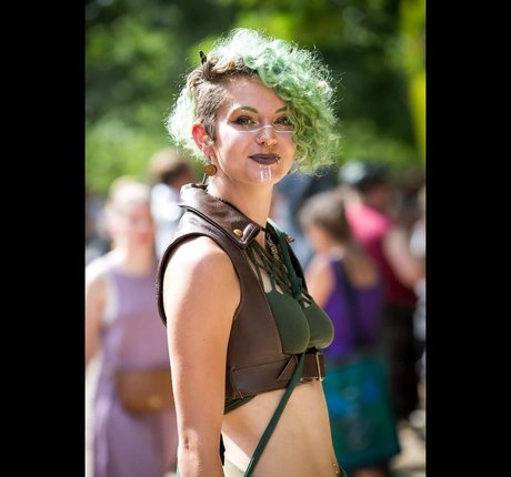 SchlebBzz hot star photo