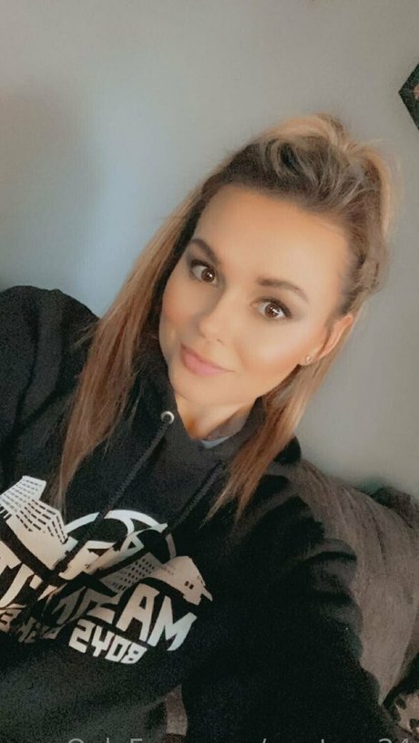 mrstoes24 model adult pics