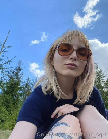 techno sqrt naked actress archive