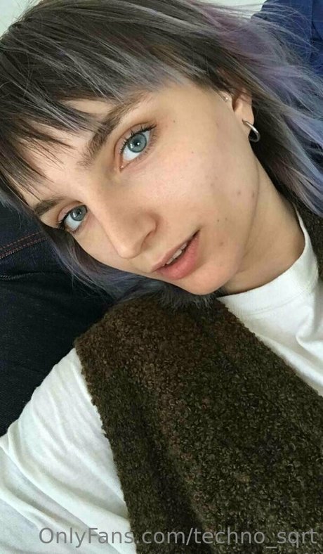 techno sqrt model erotic images