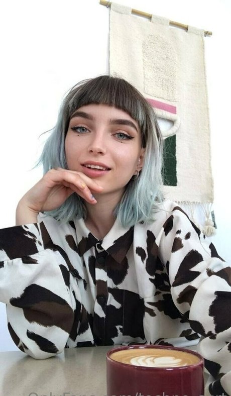 techno sqrt model free photos