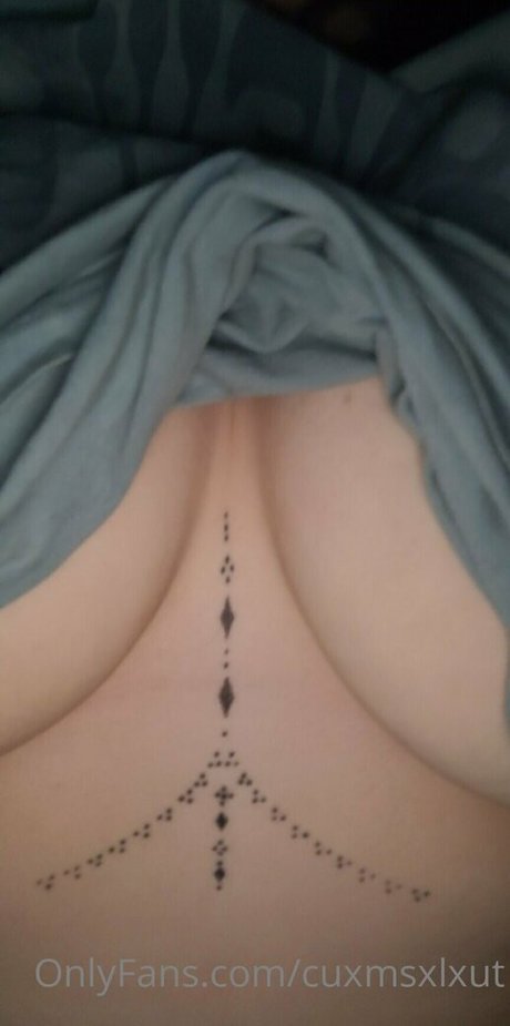 cuxmsxlxut pornographic model picture