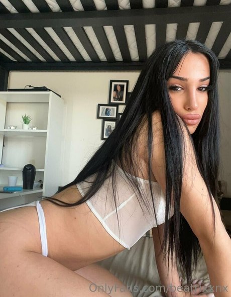 beatrixxnx model photo