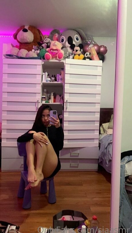 siaasmr nudes model pic