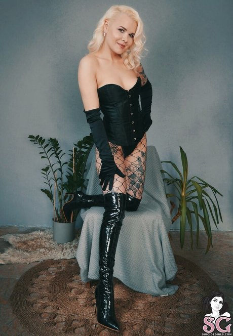 Marlenemoore model hot img