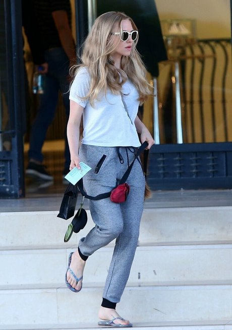 Amanda Seyfried model perfect galleries