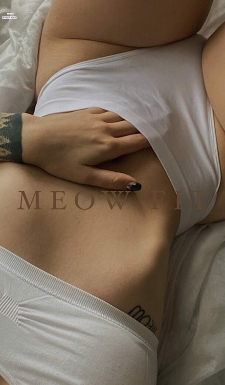 meow fit naked star photo