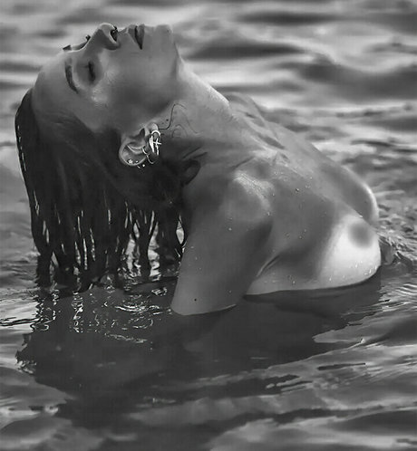 Asrin Bianchi model art photos