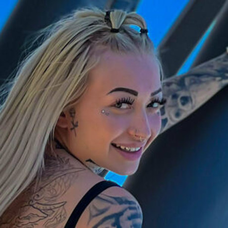 badxlucyfree model naked pics