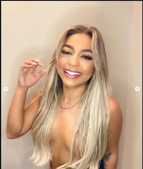 Brenna Azevedo high quality model image