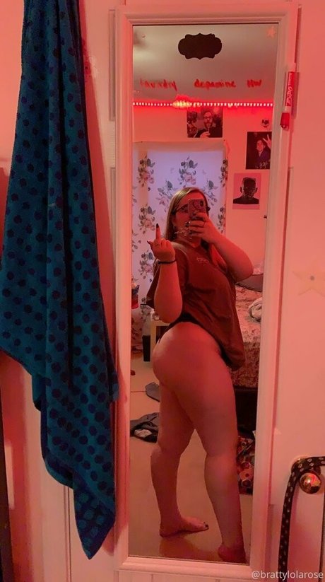 brattylolarose09 naked star gallery