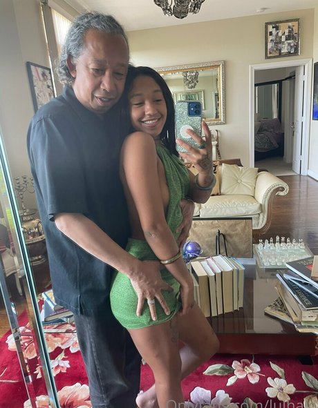 lulhalo sexy model image