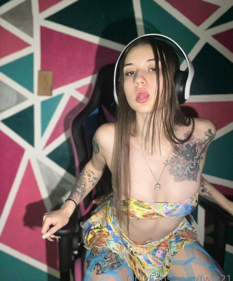 fwtz21 erotic actress photo