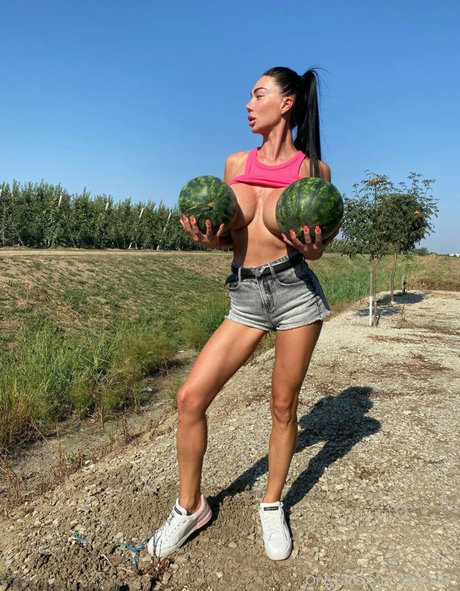 Sexy Alisa nude pornstar photo