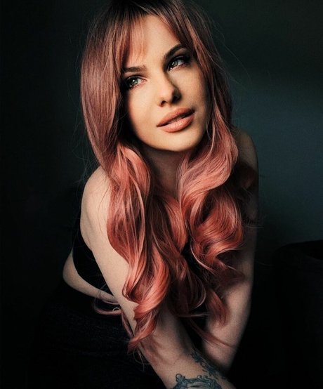 Sara Secora art model img