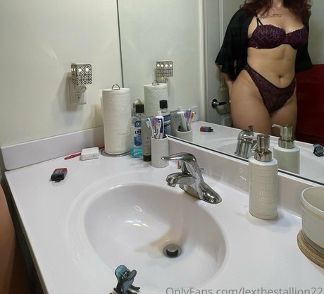 lexthestallion22 star top photo