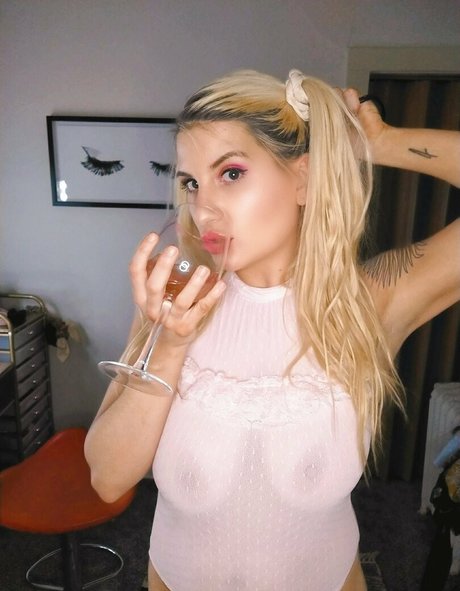 chelledolly sexy model pictures