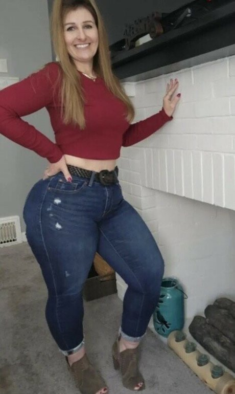 R cheeks perfect actress photo