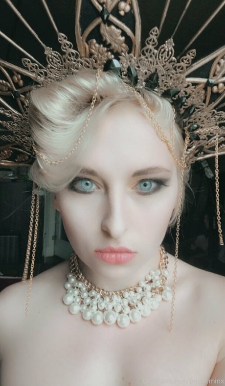 poeticminx model top images