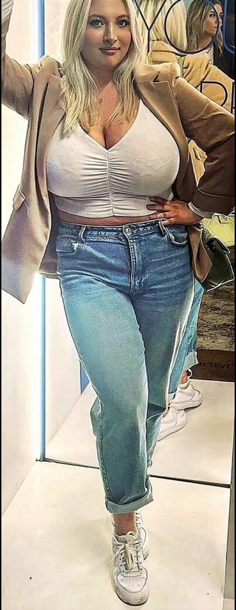 Shona Colson beautiful actress photos