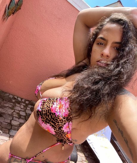 Brasi Quinzel exclusive star pictures