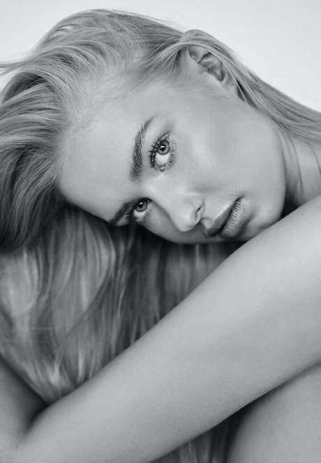 Nikoline Vibe erotic model img