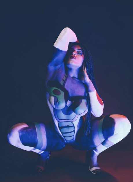 MO Spice sexy model img