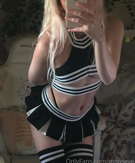 mooseve star sexy pictures